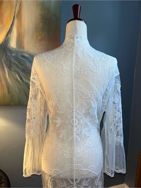 Wonderly Preloved Size M/L Beach Cover/boho Kimono Excellent Condition White